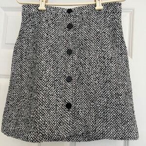 Ann Taylor LOFT wool-blend skirt with side pockets, size 6